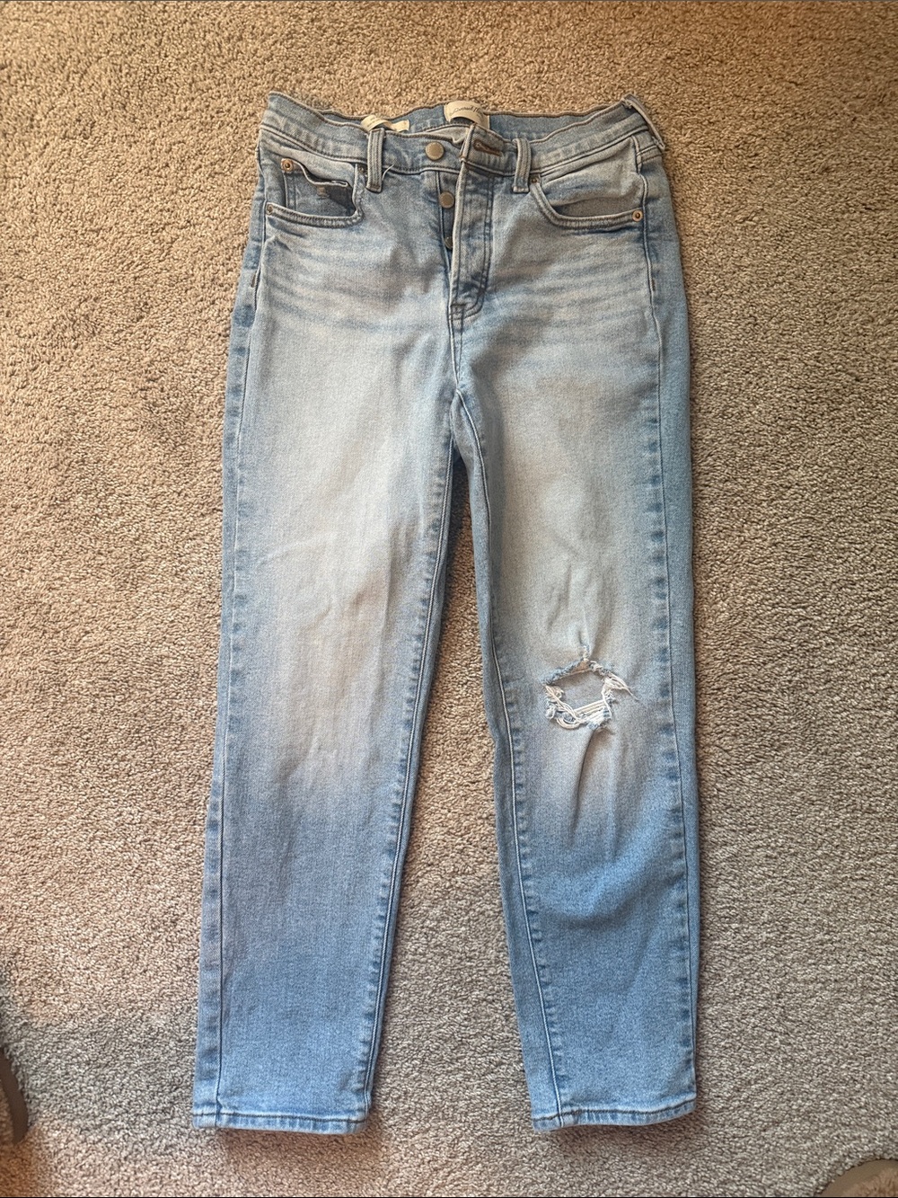 Universal Thread Light Blue Skinny Jeans with Knee Rip